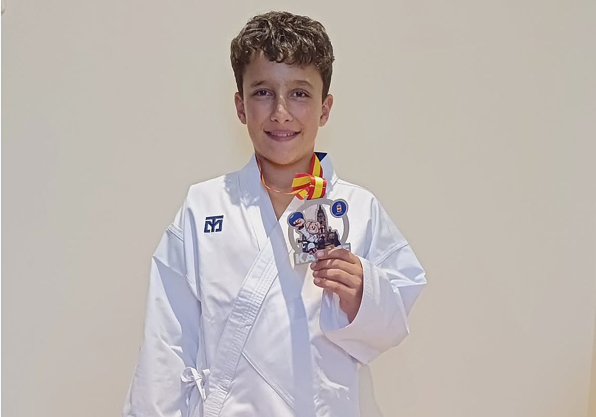 Adrián Castaño se cuelga la plata en el Campeonato de España infantil de kárate