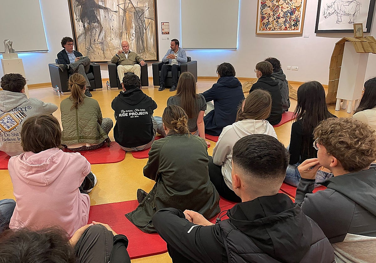 Martín Pallín insta a los escolares de Mieres a defender los Derechos Humanos