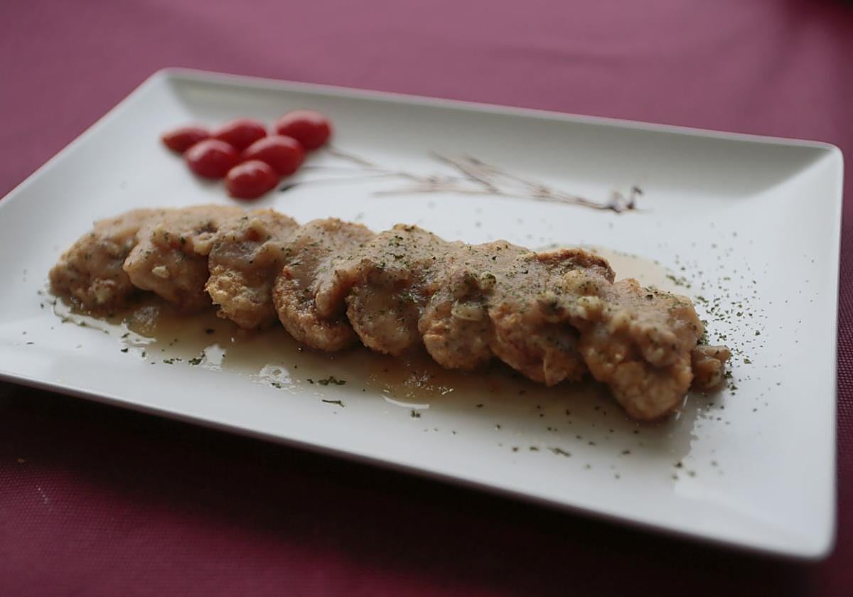 Solomillo de cerdo con compota de manzana y frutos secos