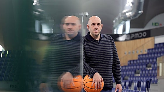 Íñigo de la Villa, director deportivo del Alimerka Oviedo Baloncesto: «Tiene que ser el equipo de Asturias»