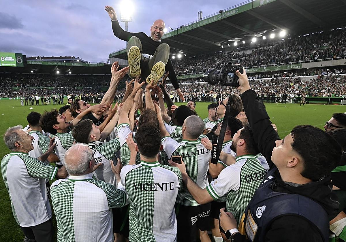 José Alberto, el asturiano que aupó al Racing a Primera: «El ascenso ha sido el día más feliz, junto al nacimiento de mis hijos y mi boda»