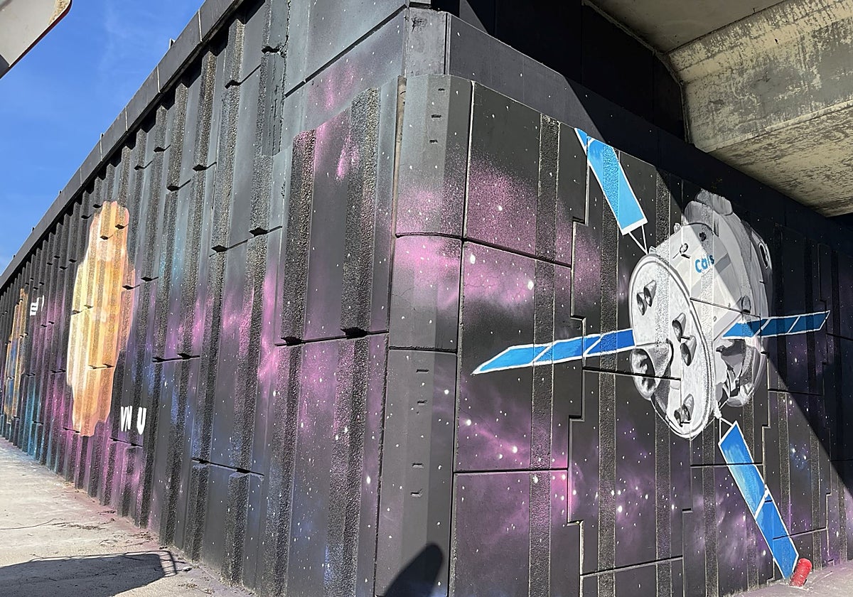 El artista urbano Sfhir finaliza el gran mural de los planetas en Lugones