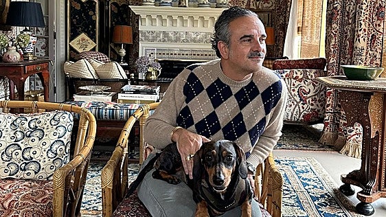 Lorenzo Castillo subasta todo el interior de su residencia en Peruyes: «Arreglar casas antiguas es un deporte un poco caro»