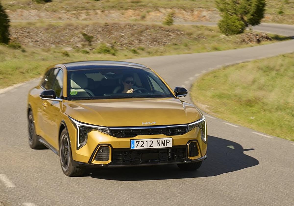 Kia nos trae el K4, una berlina térmica para el segmento C