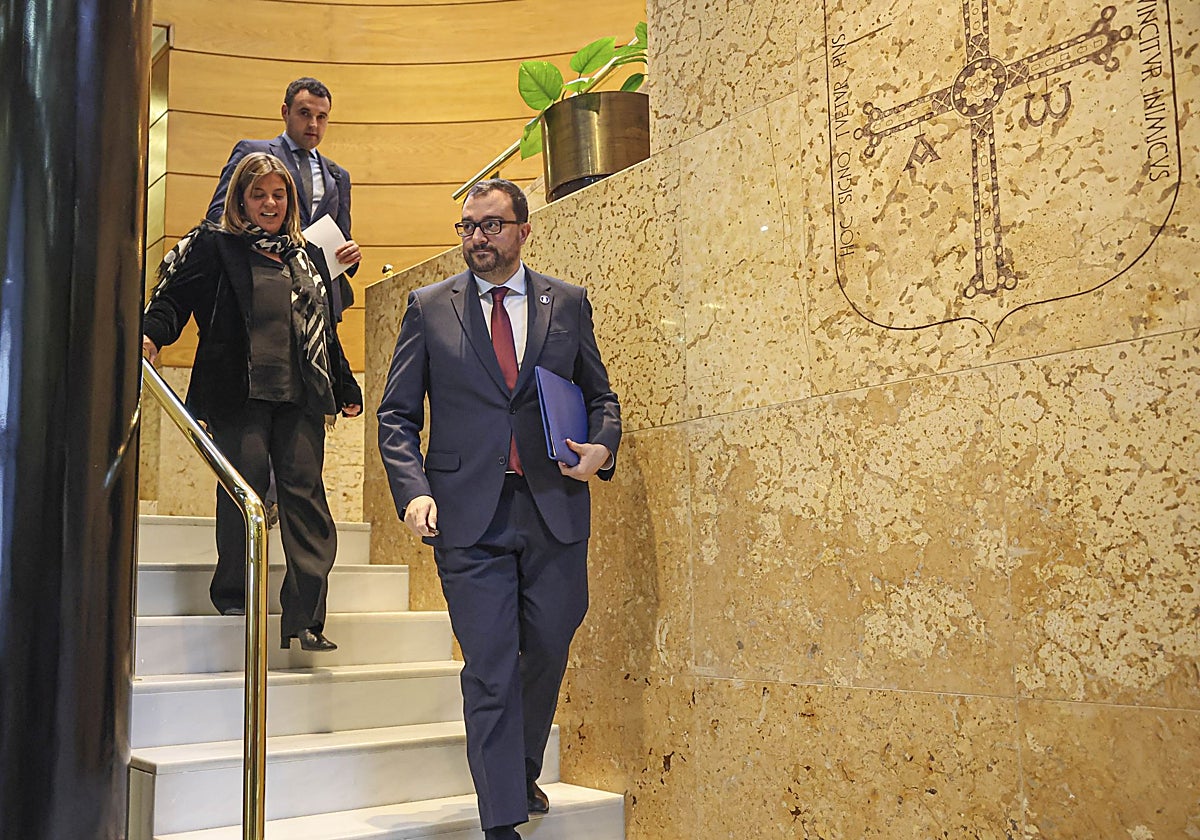 El Principado mantiene su «no» al modelo de financiación pero acudirá a la negociación con Hacienda