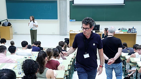 Empieza la PAU en Asturias: nervios, repasos rápidos del temario y apuestas de contenidos