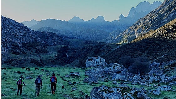 Cuatro días de caminata para conocer el Cornión por dentro