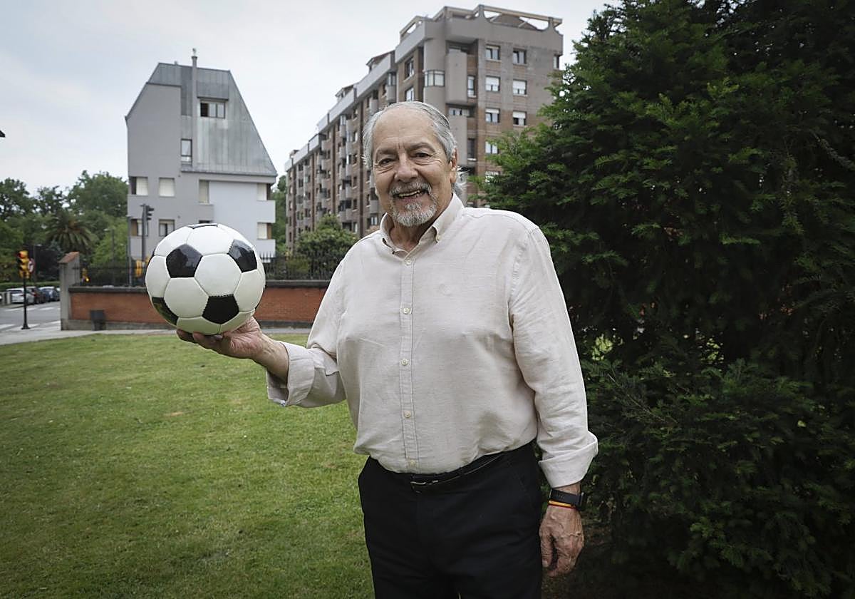 Alfredo Megido, exfutbolista del Sporting: «De niño tocaba el bajo, siempre fui un poco cabroncete para sufrir»
