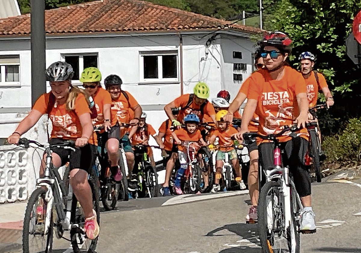 Doscientos llanerenses, a golpe de pedal