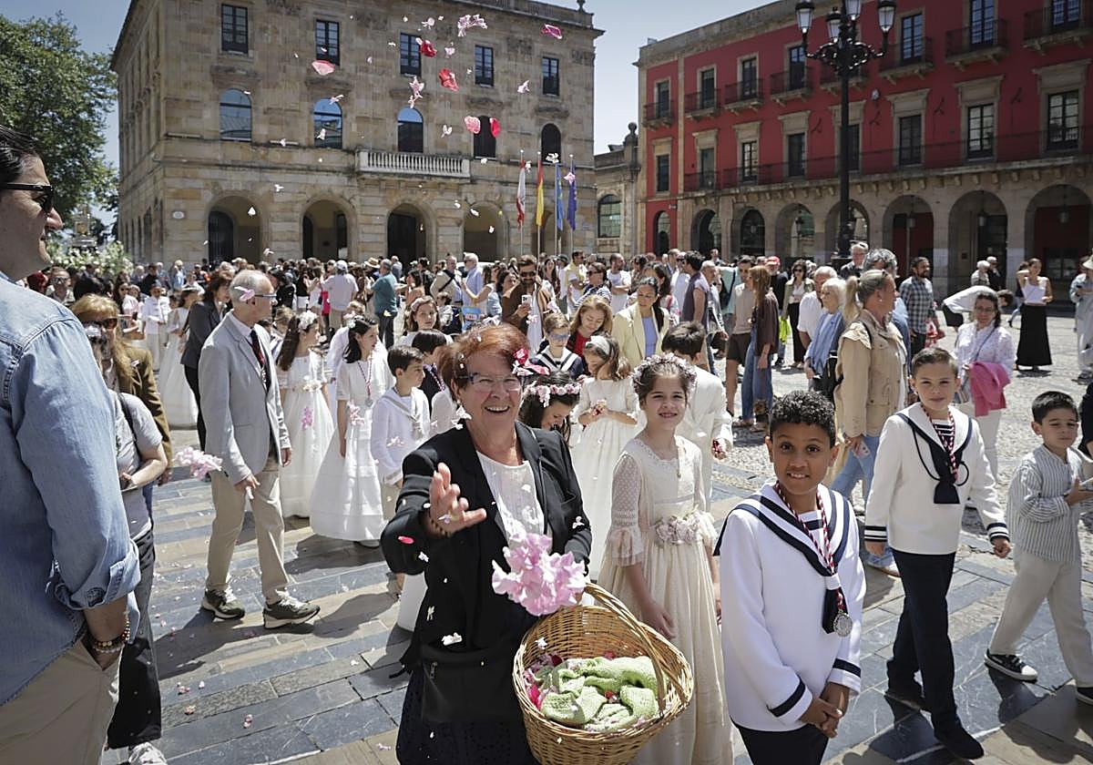 Un Corpus en Gijón con guiño a León XIV