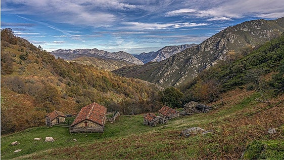'Les Farturrutes II', una guía para caminar entre chigres y brañas en Asturias