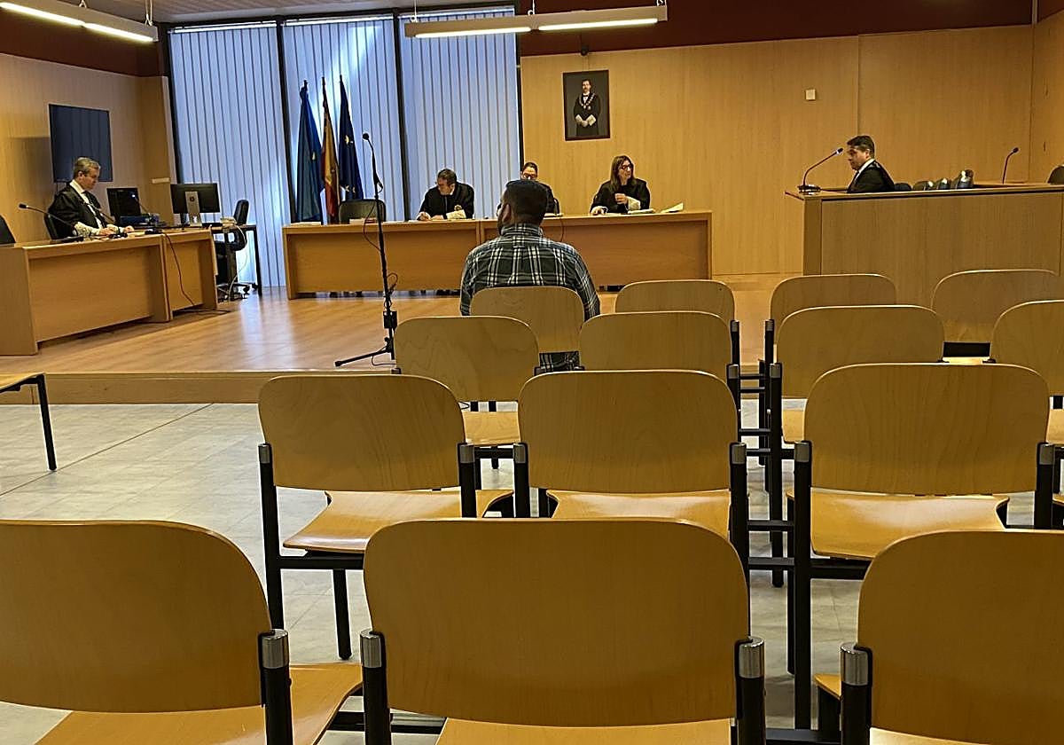 Año y medio de prisión por huir de la Policía en patinete en