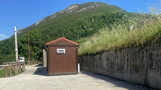 El pantano de Tanes se prepara para las competiciones con gradas desmontables