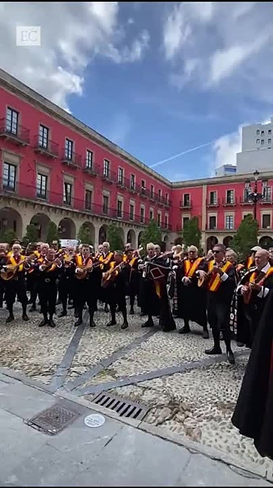TunaEspaña entrega a Gijón su «tesoro más preciado»