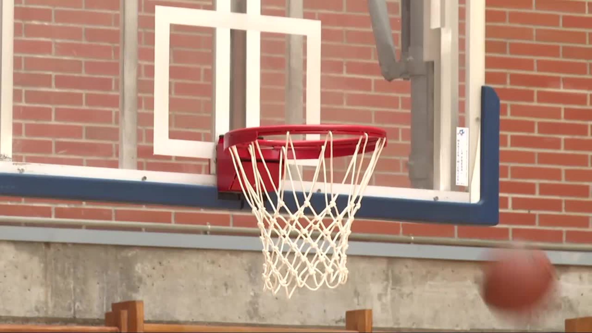 La iniciativa 'Canastas solidarias' recauda fondos para niños con cáncer