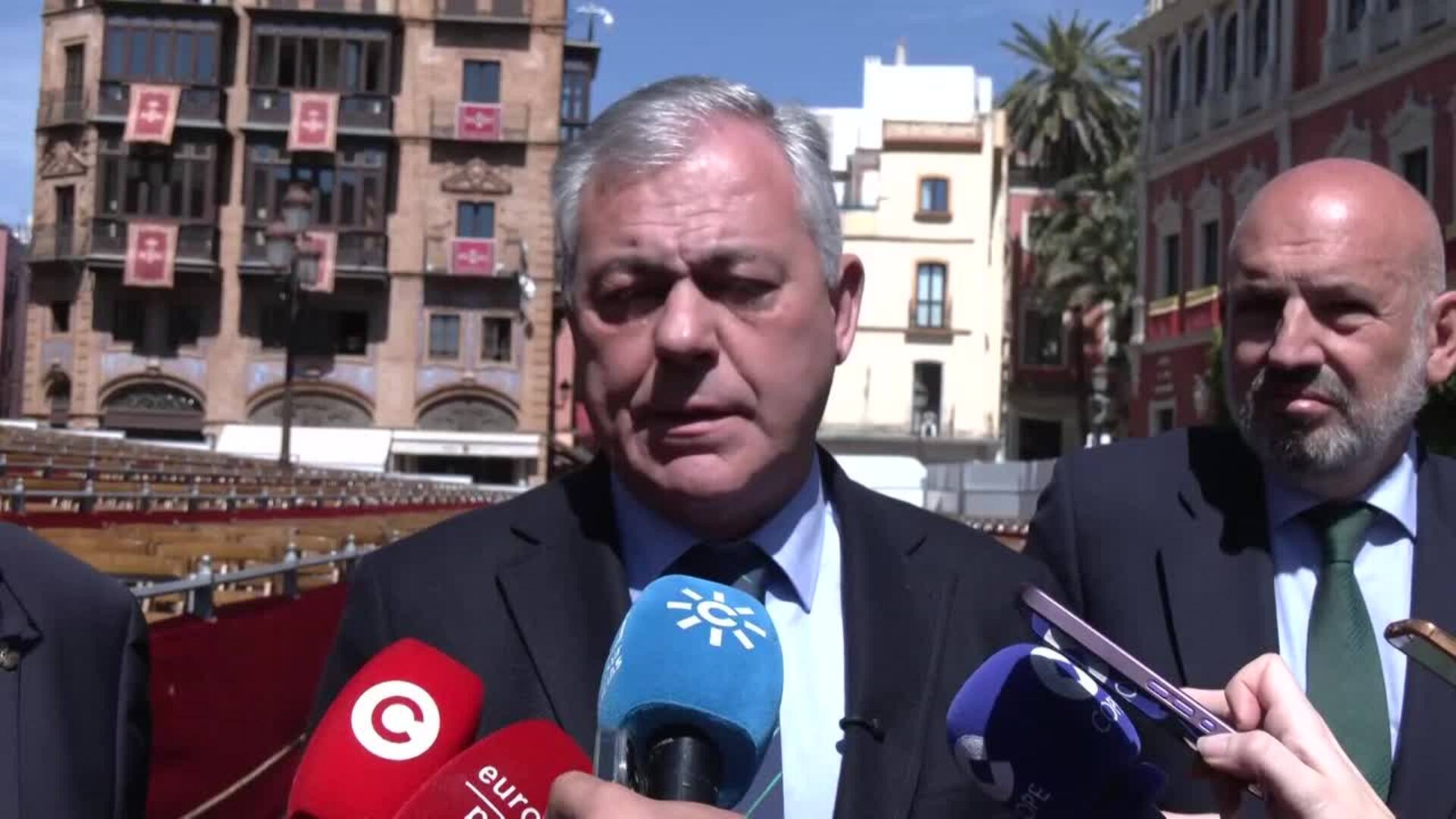 El alcalde de Sevilla defiende los plazos de las obras del centro aunque "afean un poco"