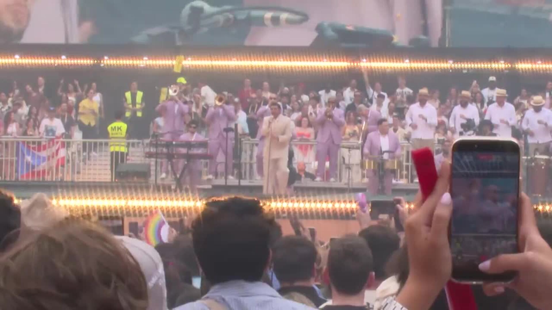 Bad Bunny conquista Madrid con su gira 'Debí tirar más fotos'