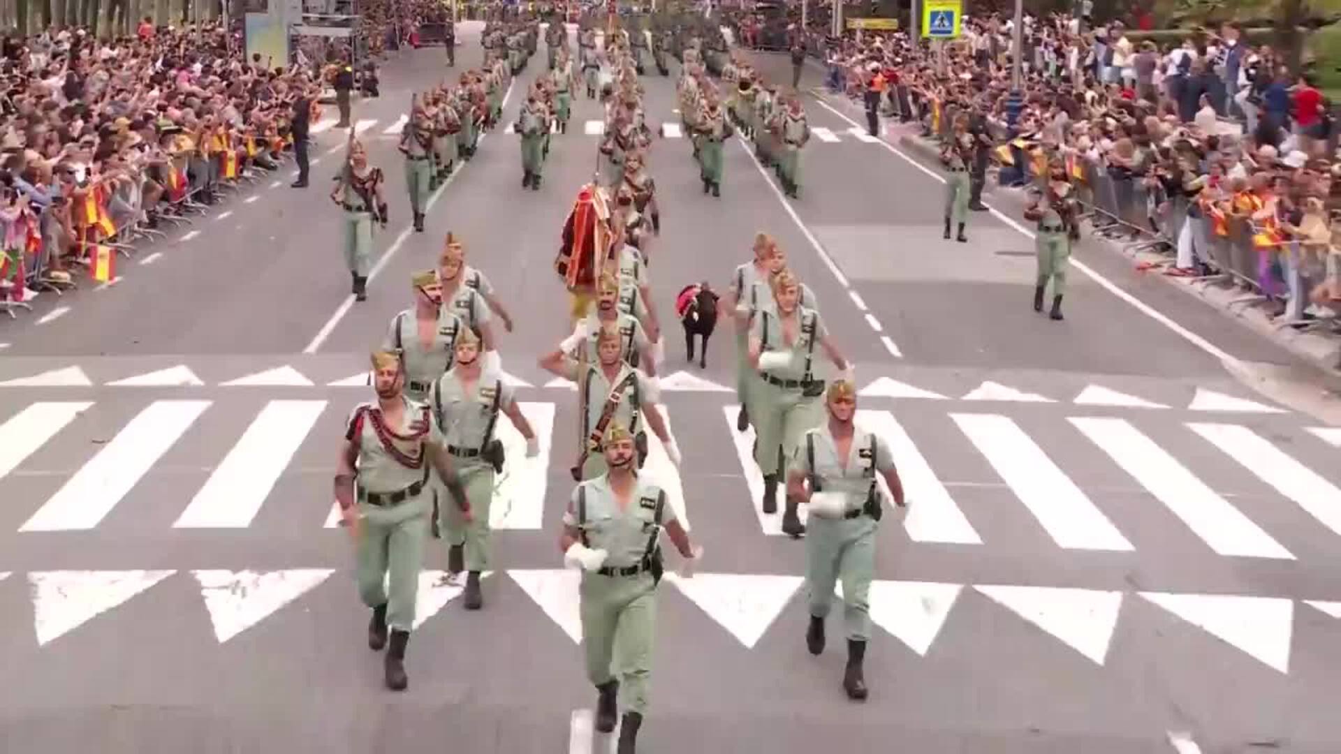 La cabra de la Legión, Baraka, desfila en Vigo durante el acto por Día de las Fuerzas Armadas