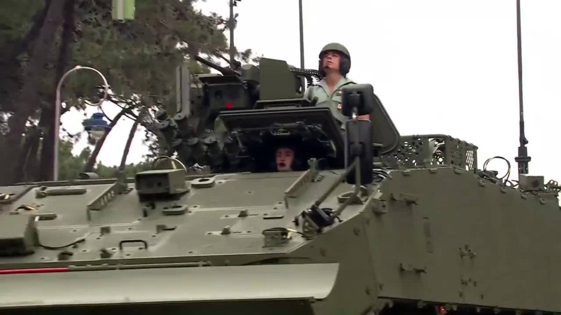 Vigo se vuelca con las Fuerzas Armadas en un desfile que brilla a medias