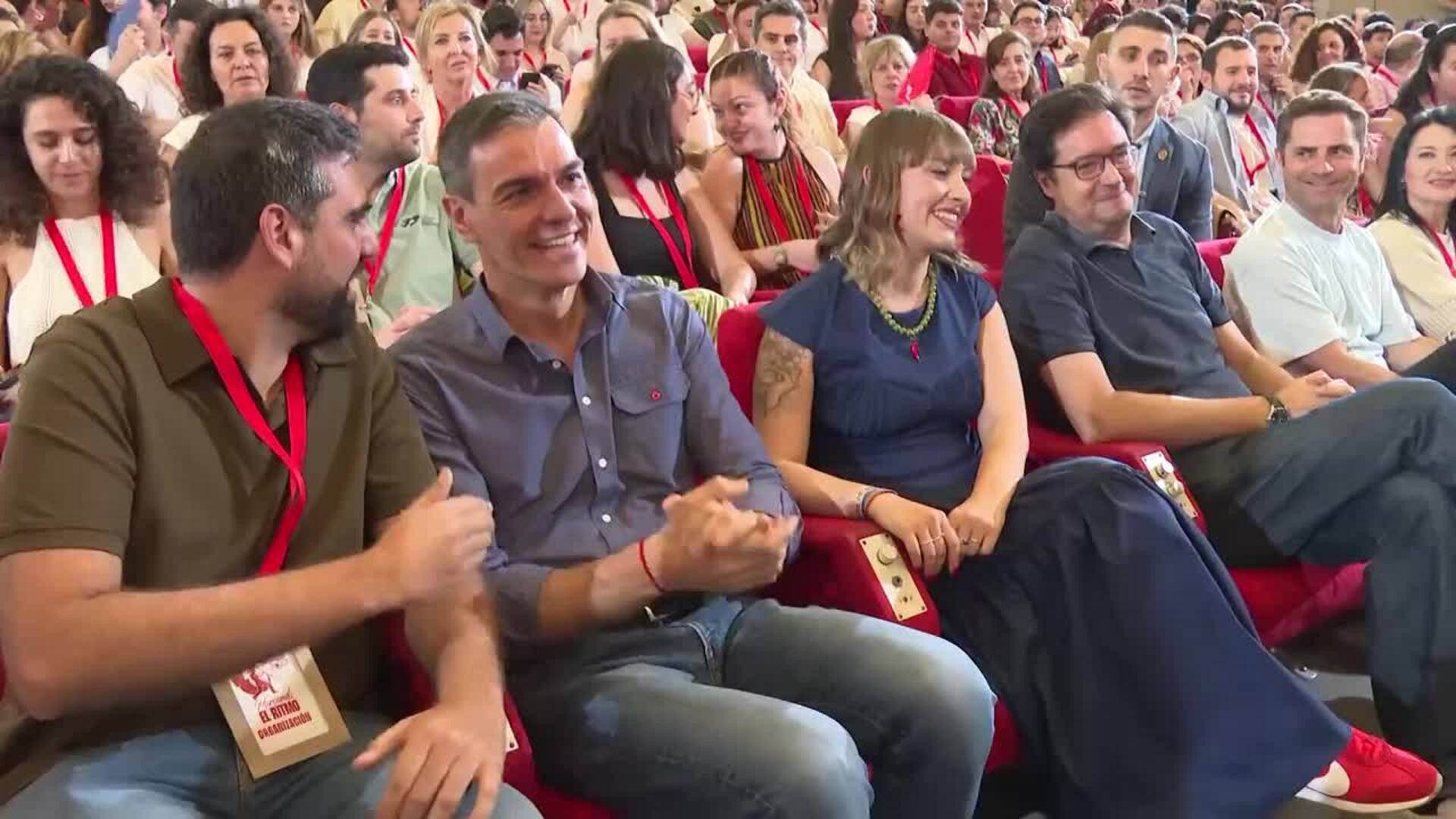 Sánchez admite "problemas y tropiezos" pero avisa: "Vamos a seguir hasta 2027 y más allá"