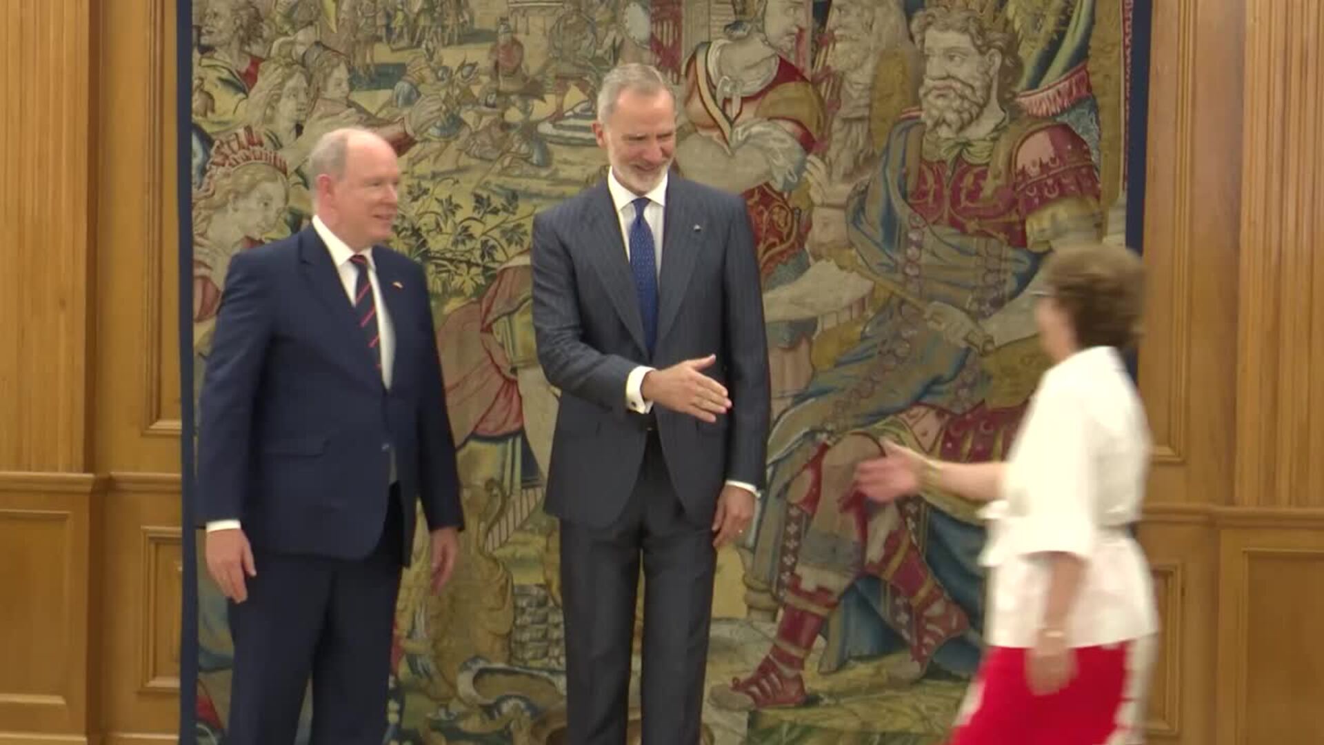 Felipe VI recibe a Alberto de Mónaco en el Palacio de La Zarzuela