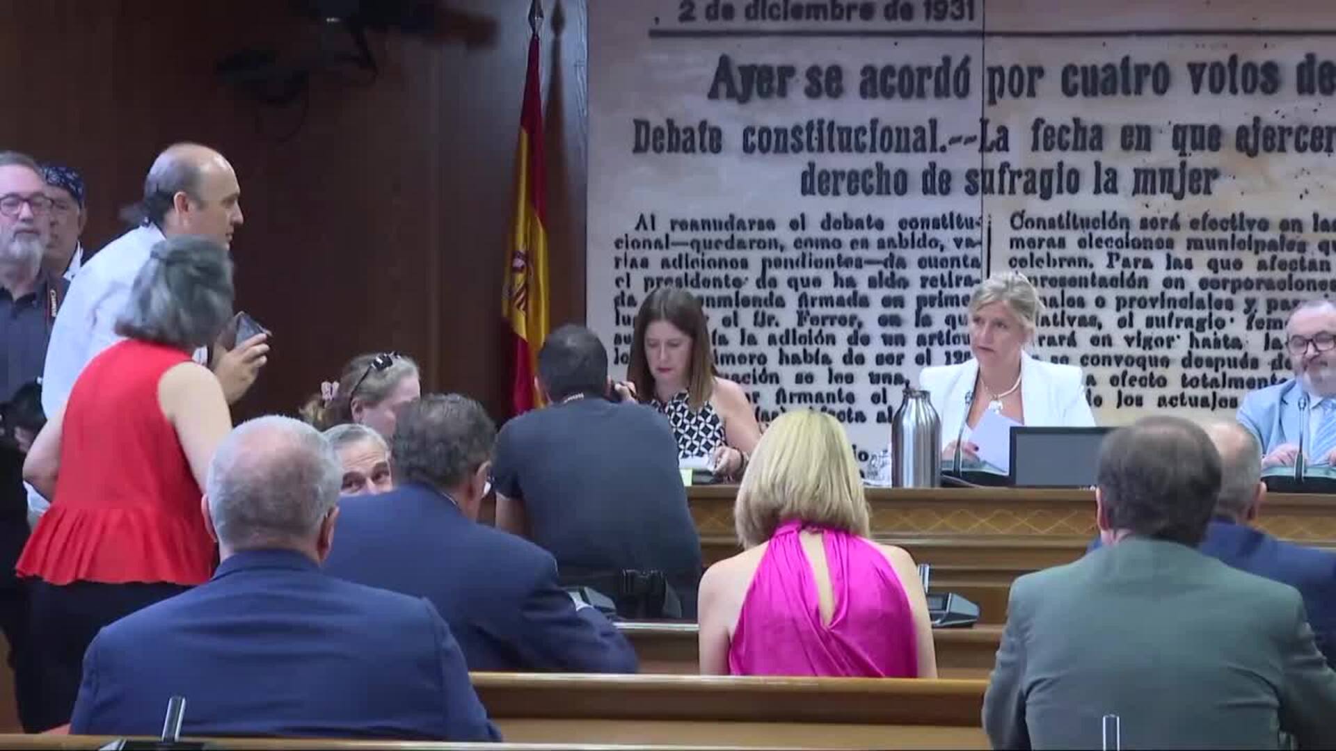 PSOE eleva a casi 45.000 euros los pagos a Leire Díez como asesora de comunicación en Cantabria