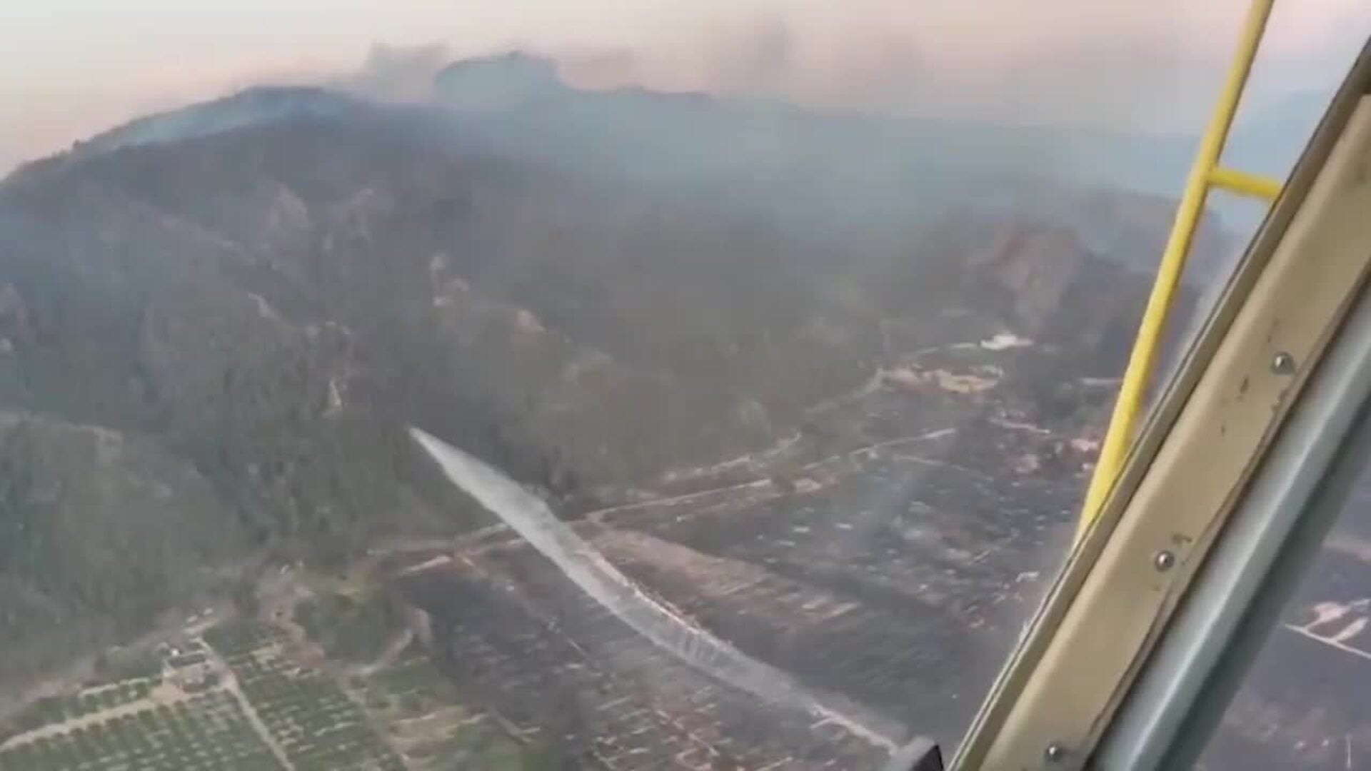 Los Bomberos y la UME combaten el incendio de Los Garres (Murcia), con 177 hectáreas calcinadas
