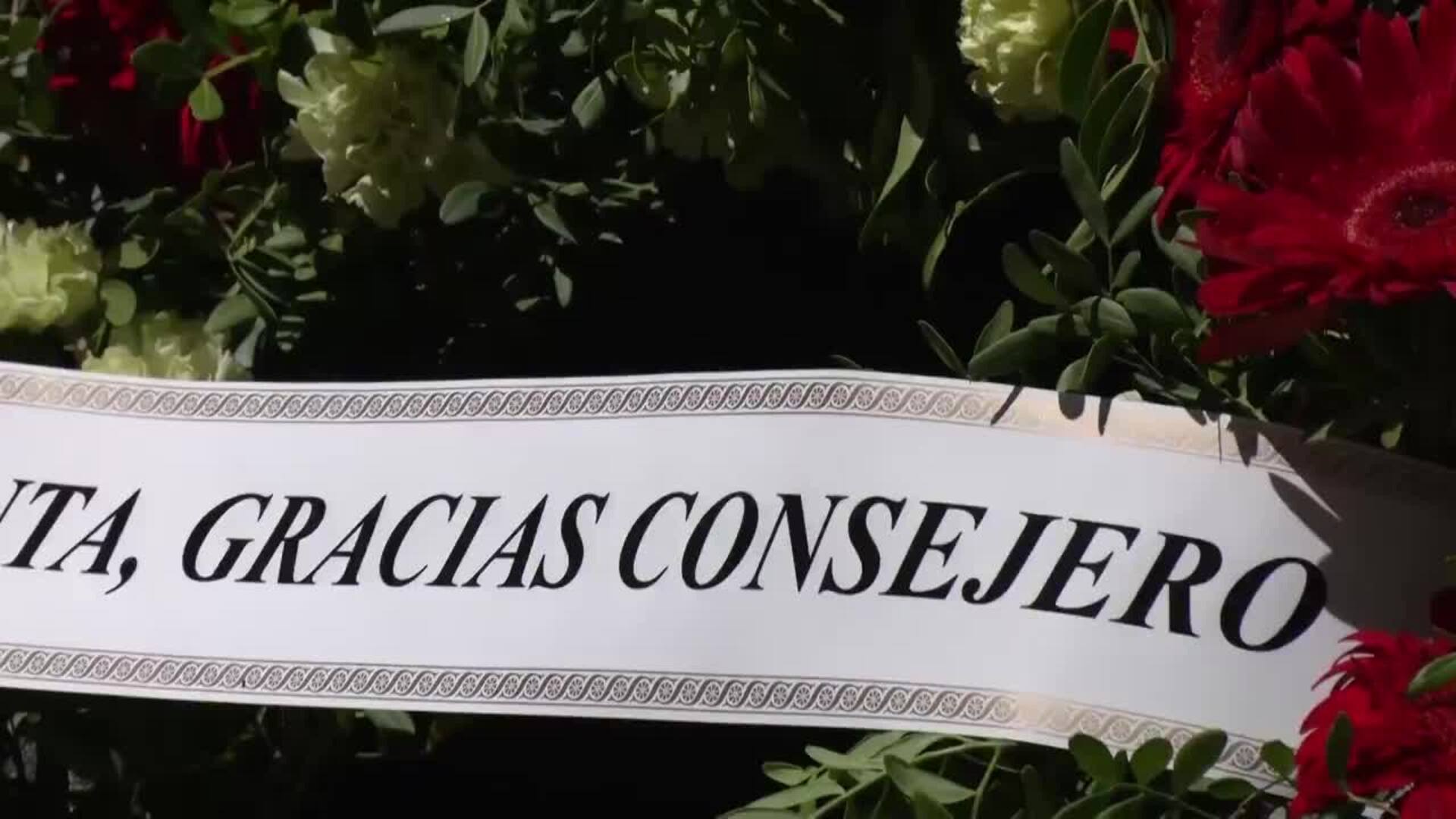 Córdoba despide al consejero Villamandos en una emotiva ceremonia en la Iglesia de la Trinidad
