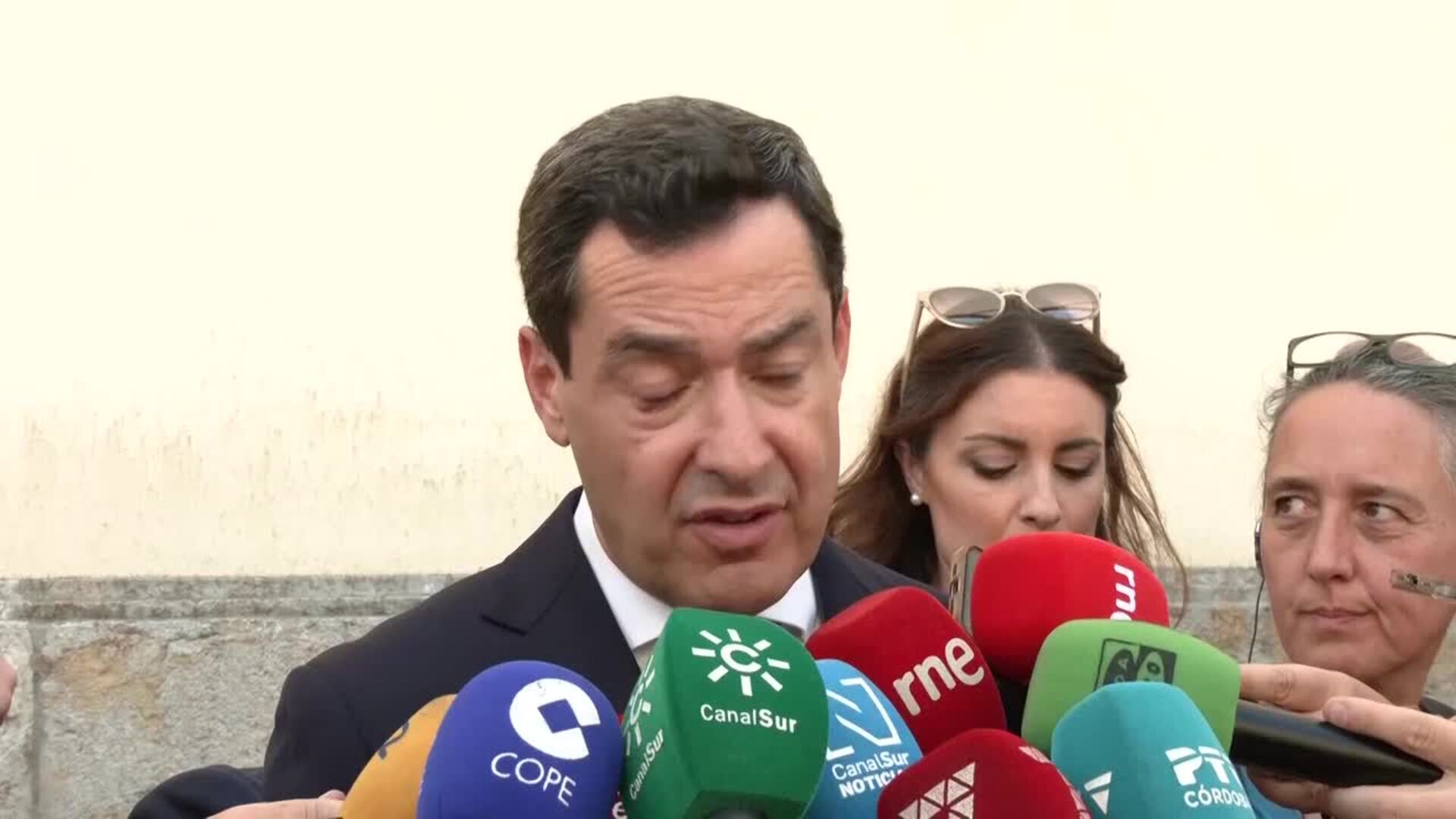 Moreno asiste al funeral de Villamandos: "Una pérdida muy dolorosa" de una "buena persona"