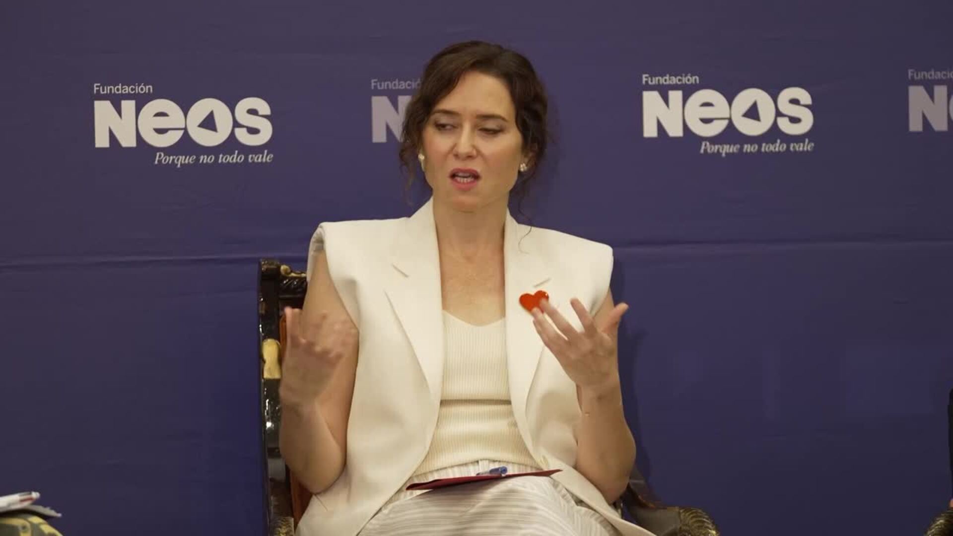 Ayuso carga contra un Gobierno "debilitado y sobornado": "Es una grandísima mafia"