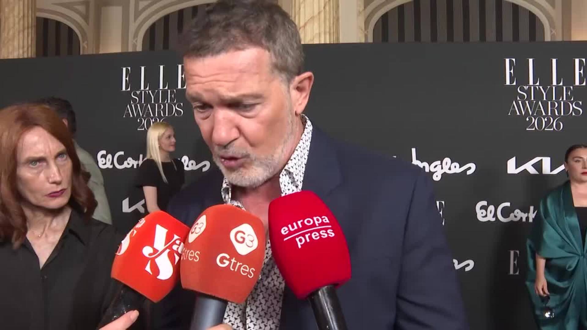 Antonio Banderas se rinde ante León XIV en su llegada a España: "Tiene personalidad y carácter"