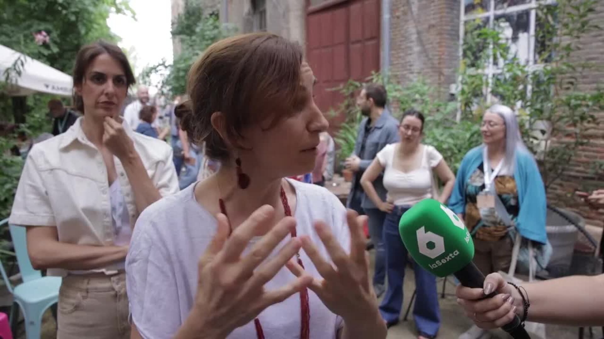 García ironiza con "milagros" del Papa al "reabrir" urgencias y transporte gratuito en Madrid