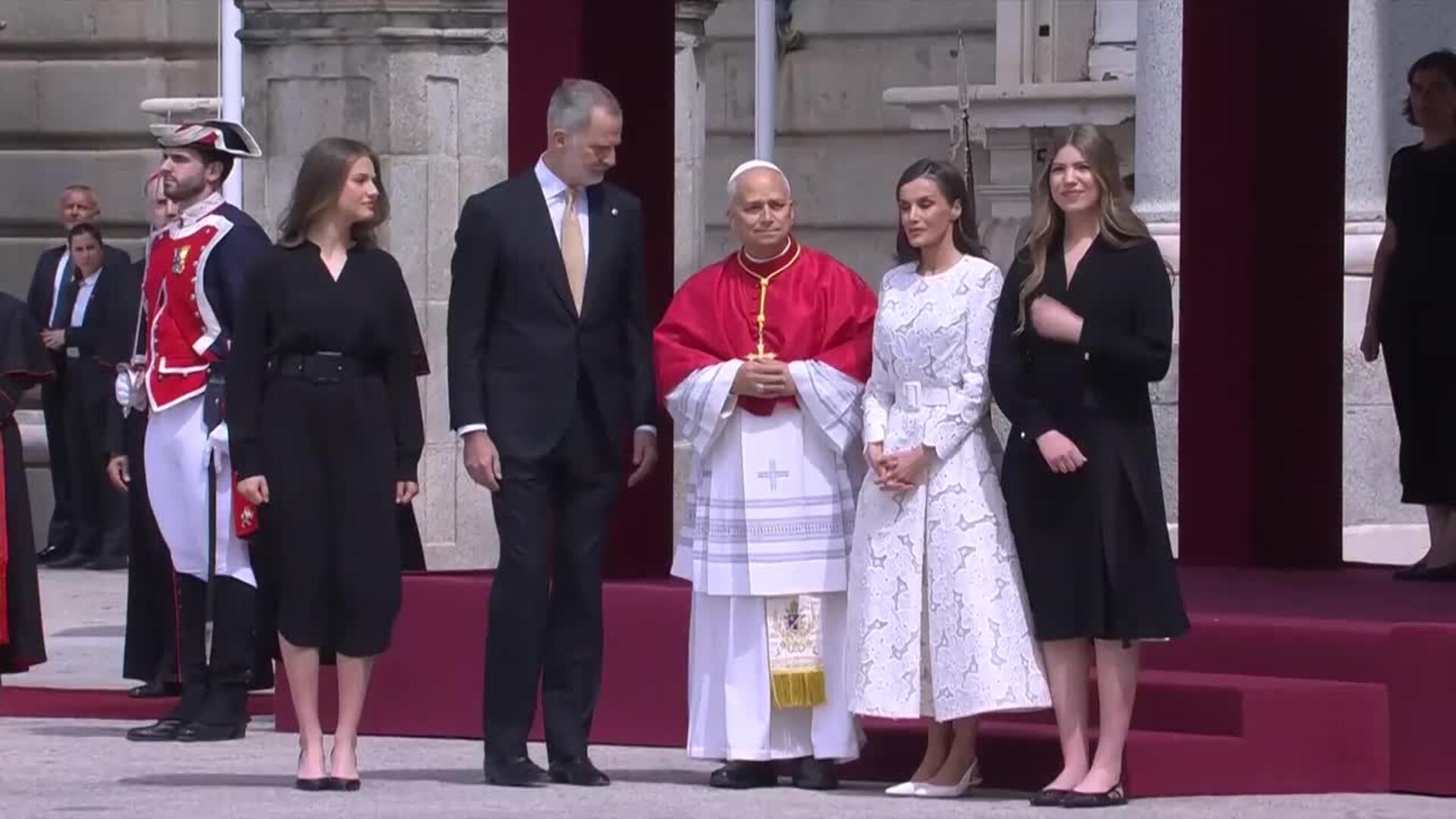 León XIV, recibido con honores por los Reyes y sus hijas en el Palacio Real