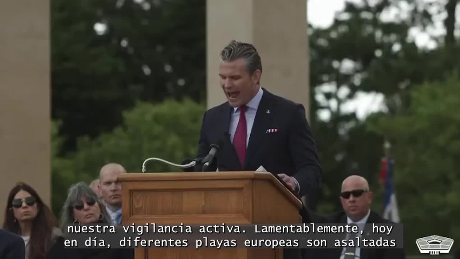 Hegseth compara el desembarco de Normandía con la "invasión" de inmigrantes en costas de España