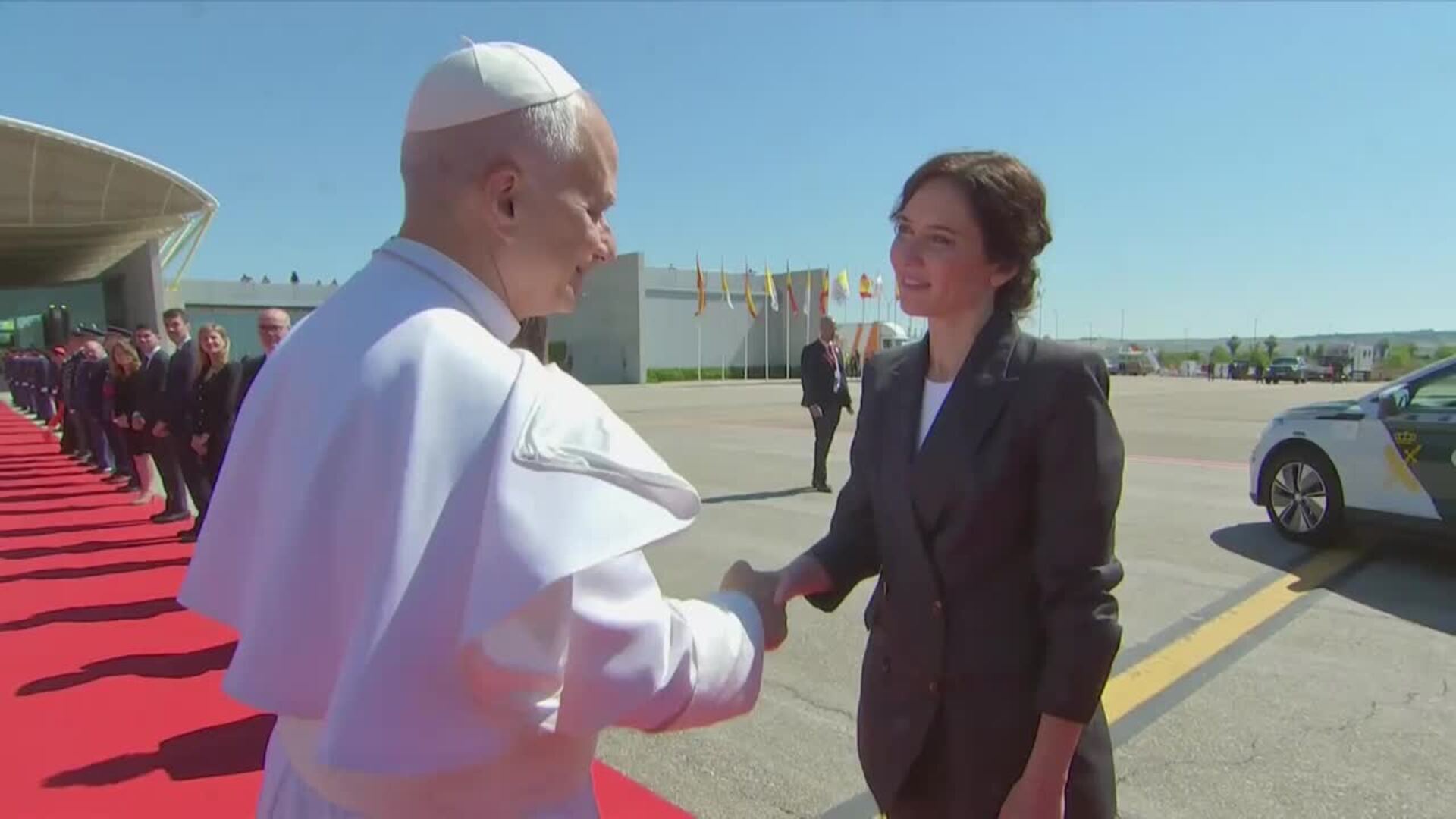 Ayuso despide al Papa León XIV tras visitar la capital: "Hasta siempre, esta es su casa"