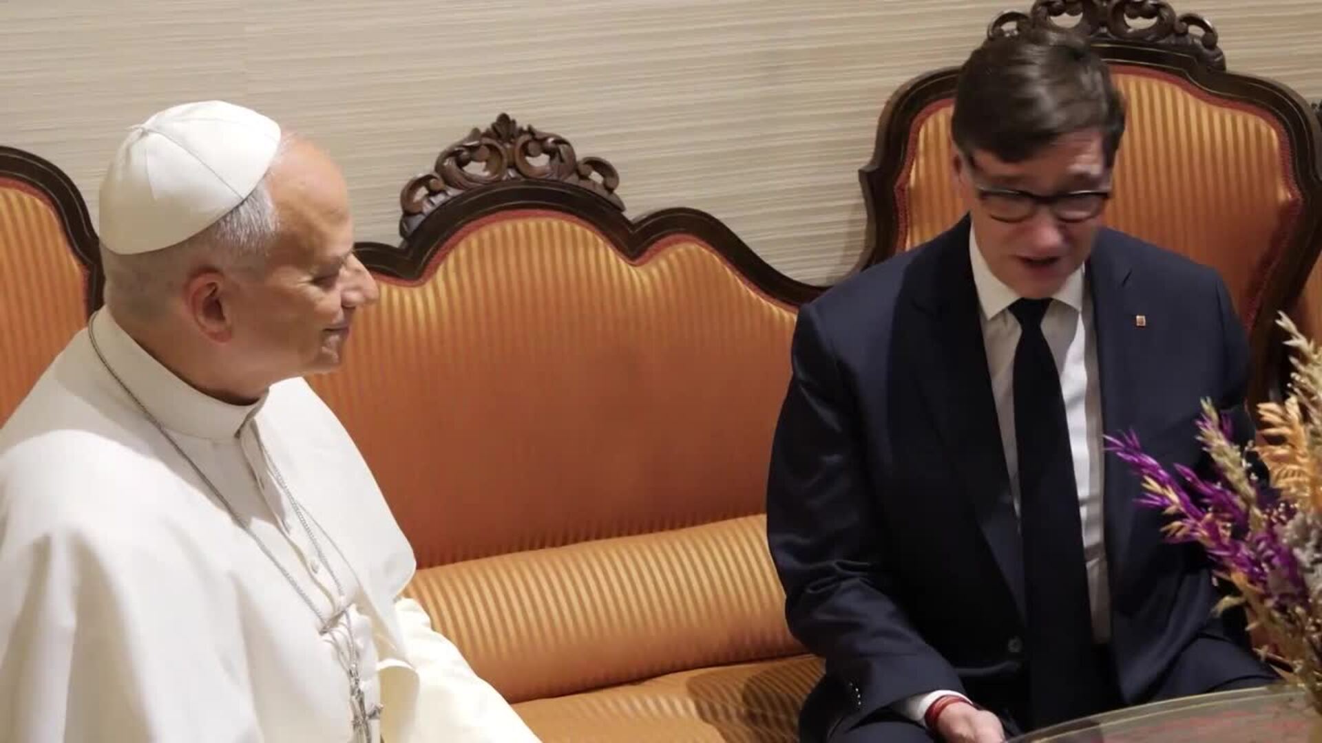 León XVI recibe a Illa, que le agradece su "sensibilidad hacia Catalunya"