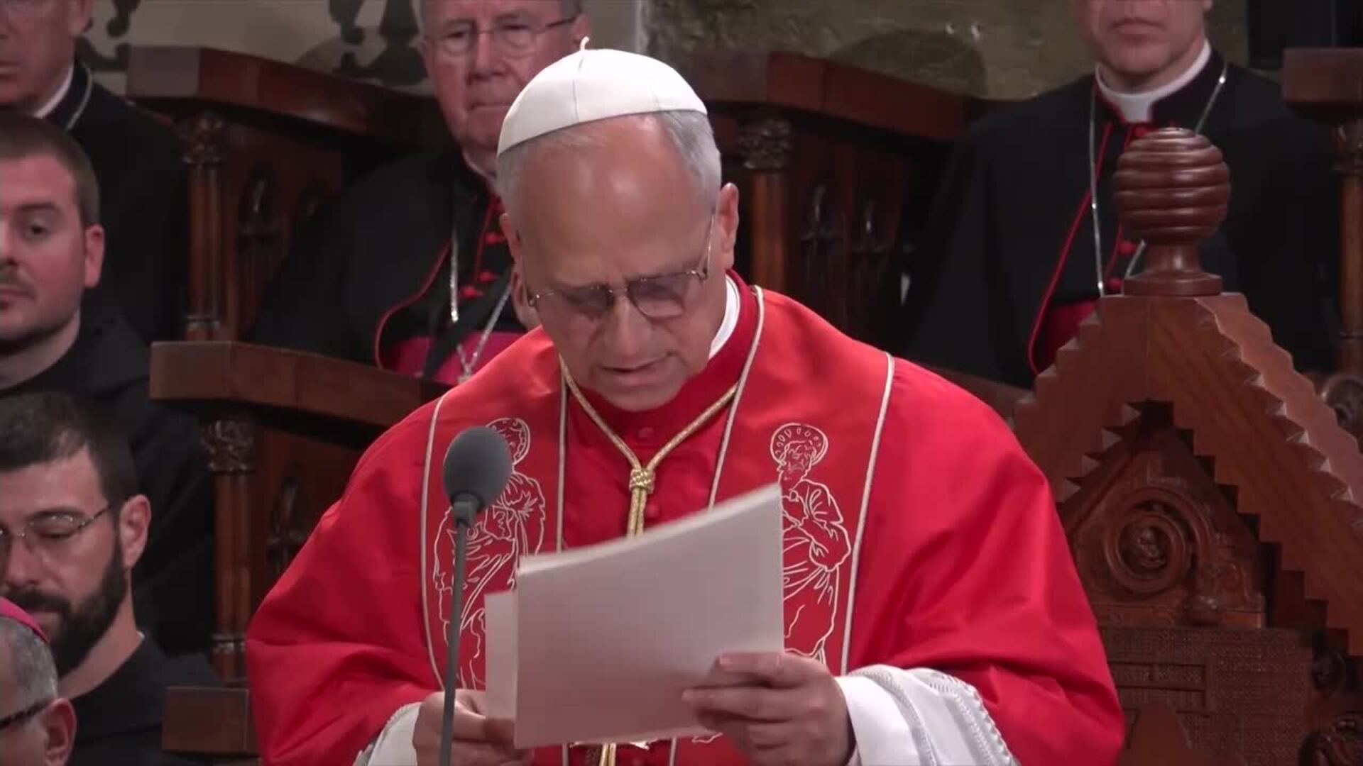 León XIV insta en Montserrat a renunciar a "palabras hirientes y calumnias"