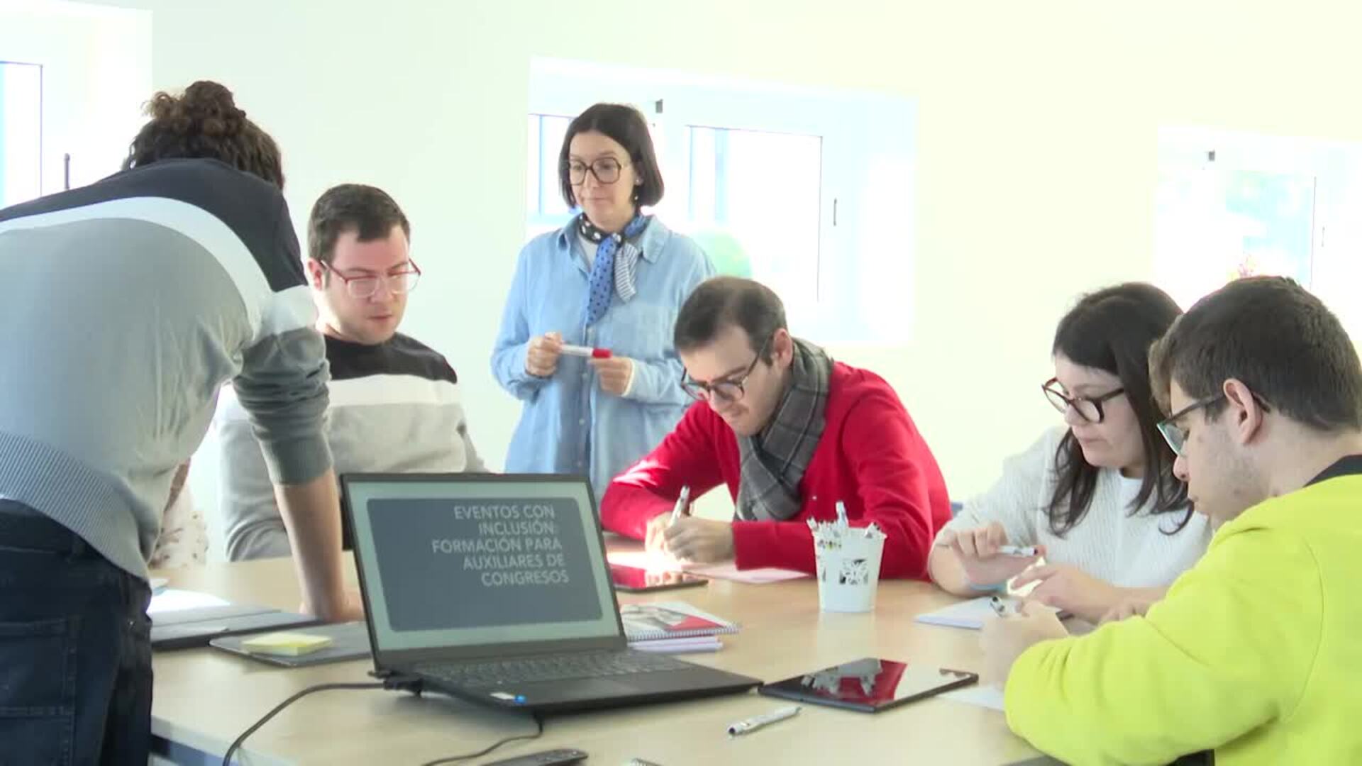Astrapace diseña un proyecto formativo de auxiliar de congresos para personas con parálisis cerebral