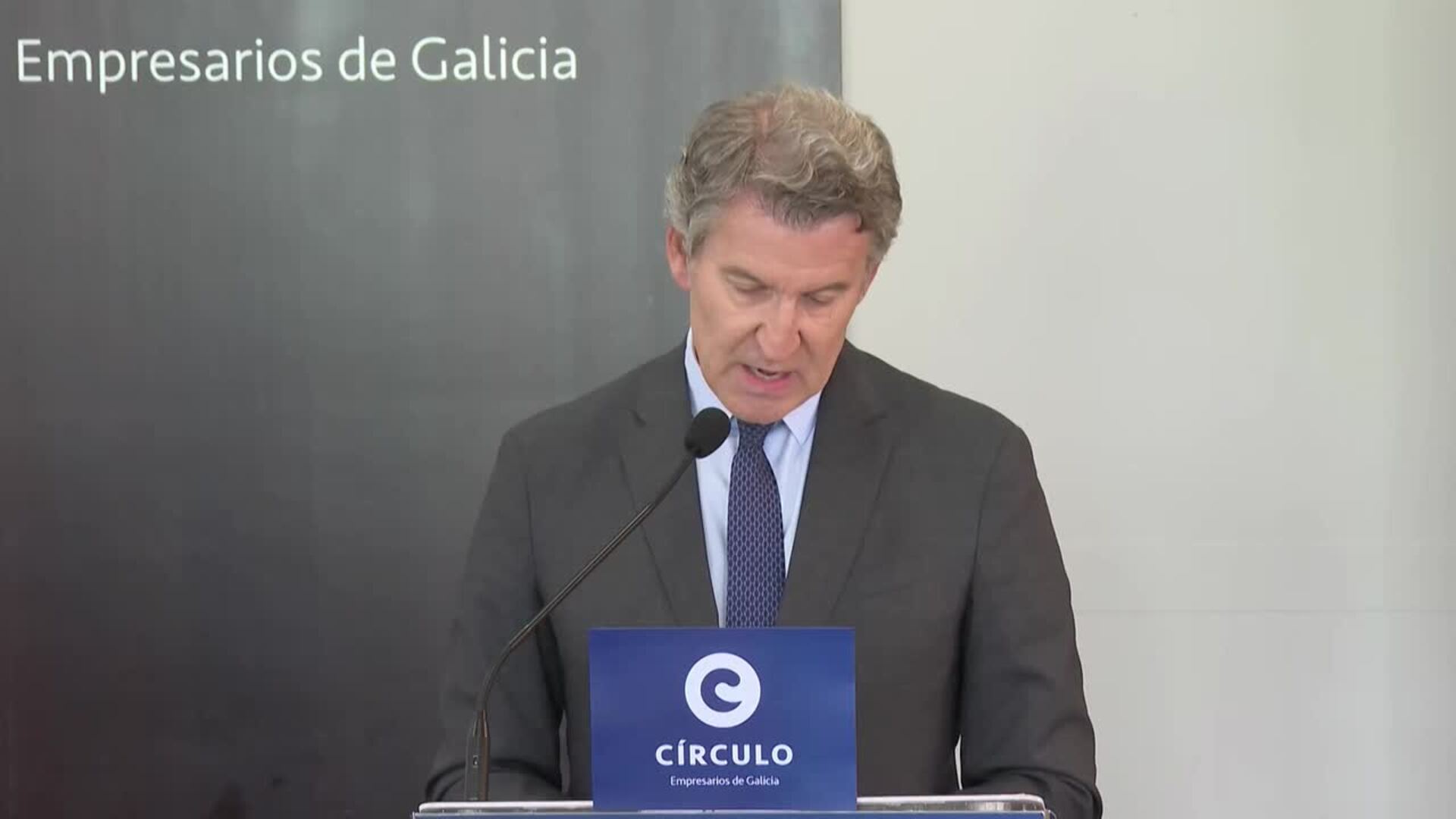 Feijóo pide a Sánchez que "devuelva la voz" a españoles porque "no merece" ocupar el Gobierno