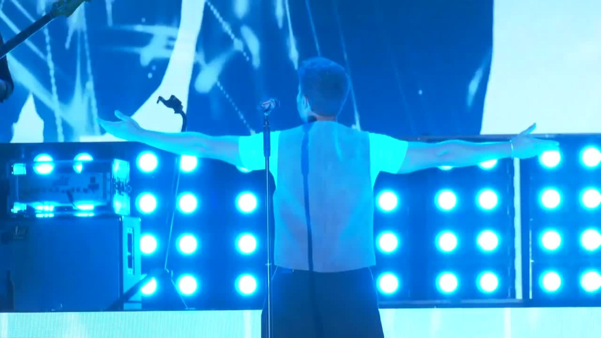 Pablo Alborán supera el "reto" en la Plaza de España con Icónica Sevilla Fest