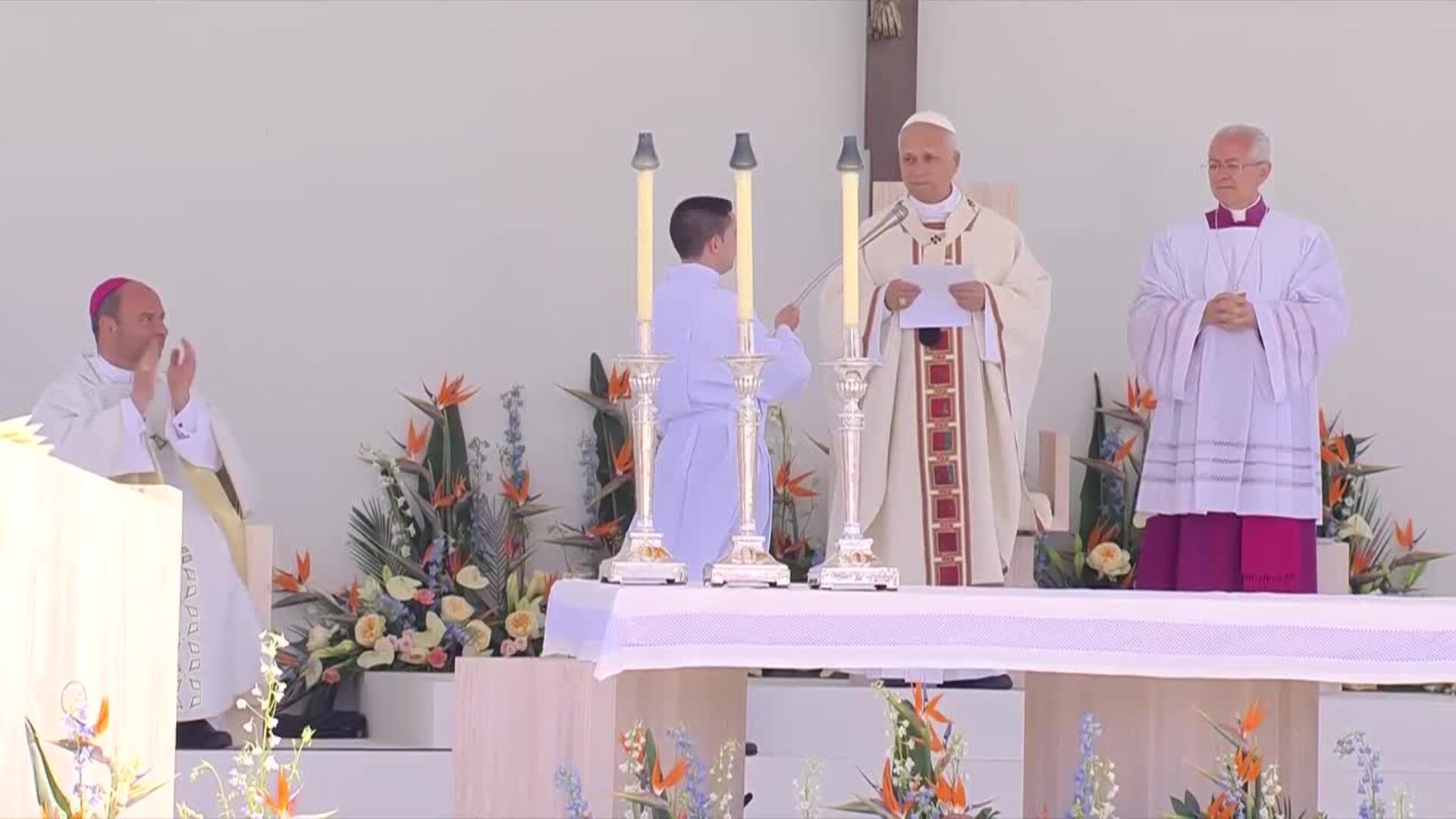 León XIV regresa a Roma "conmovido" por el "gran afecto" recibido en España