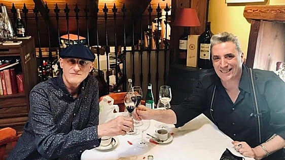 Loquillo vuelve a pedir en Gijón la Medalla de Oro al Mérito en las Bellas Artes para Jorge Ilegal