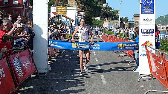San Esteban recupera su histórico triatlón con el Campeonato de Asturias Sprint