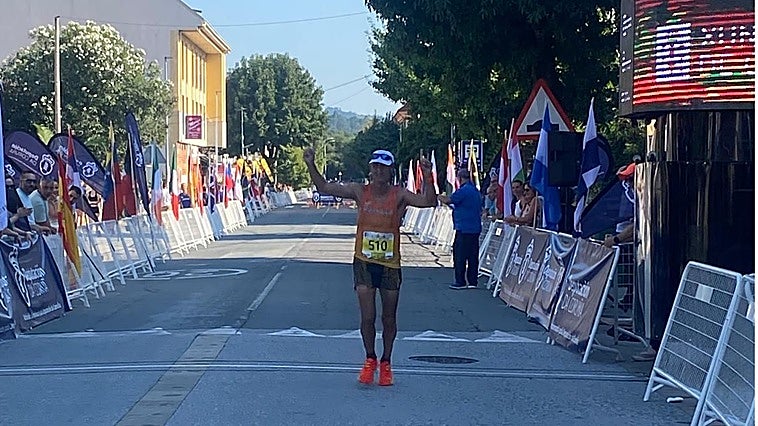 El avilesino Nicolás de las Heras, subcampeón del mundo de 100 kilómetros Máster 60