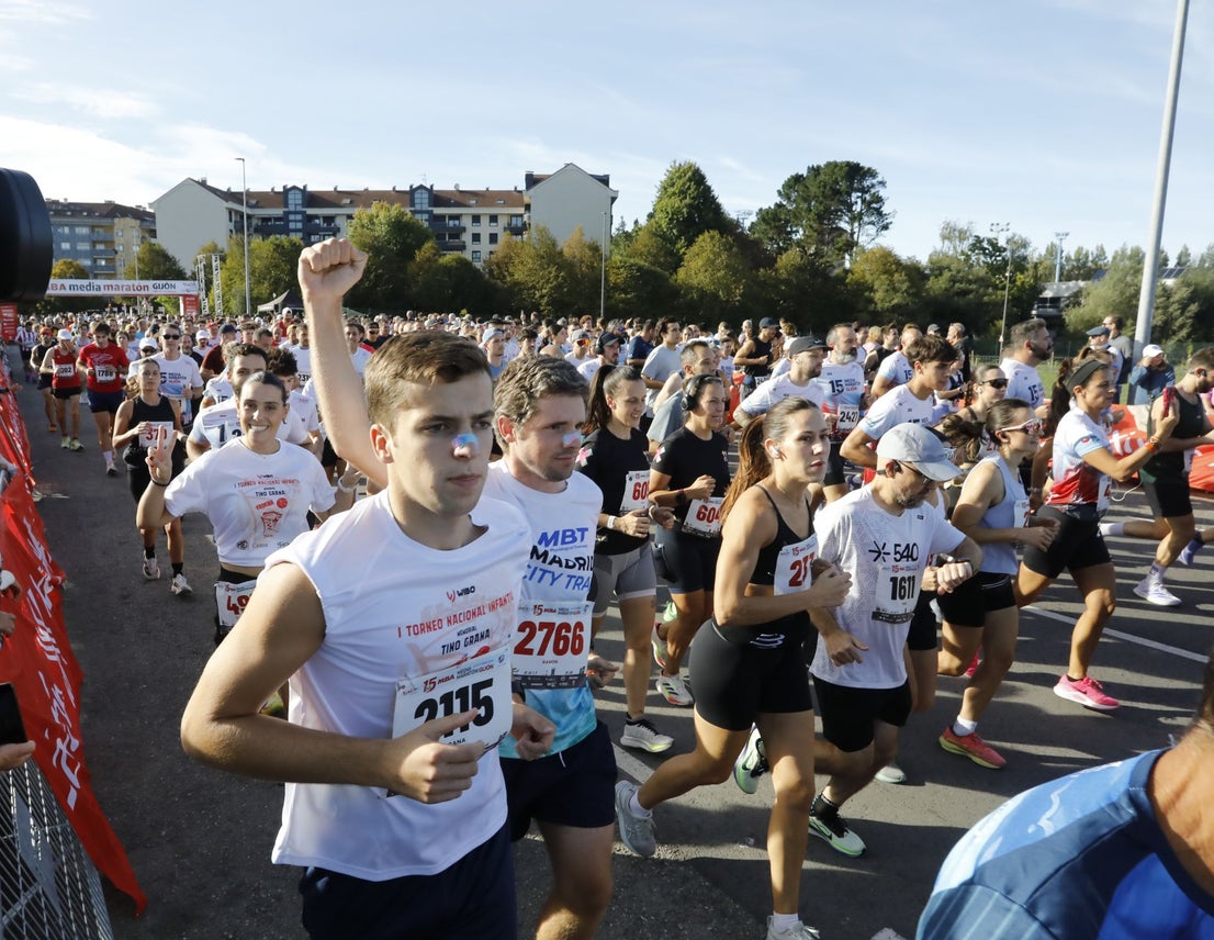 Gijón se llena de corredores: las mejores fotos de la Media Maratón ...