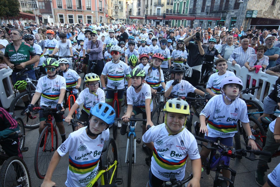 Cientos de aficionados homenajean a Benjamín Noval en Laviana | El ...