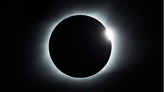 Un exdirector de la BBC pide voluntarios asturianos para estudiar el comportamiento animal durante el eclipse total de Sol