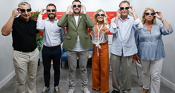 Los consejos del presidente de Asturias, Adrián Barbón, para disfrutar del eclipse total de Sol