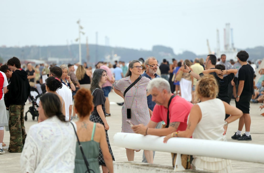 Emoción y decepción en Avilés durante el eclipse total de Sol