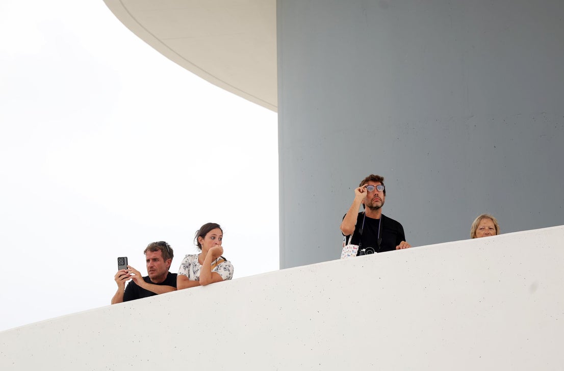Emoción y decepción en Avilés durante el eclipse total de Sol